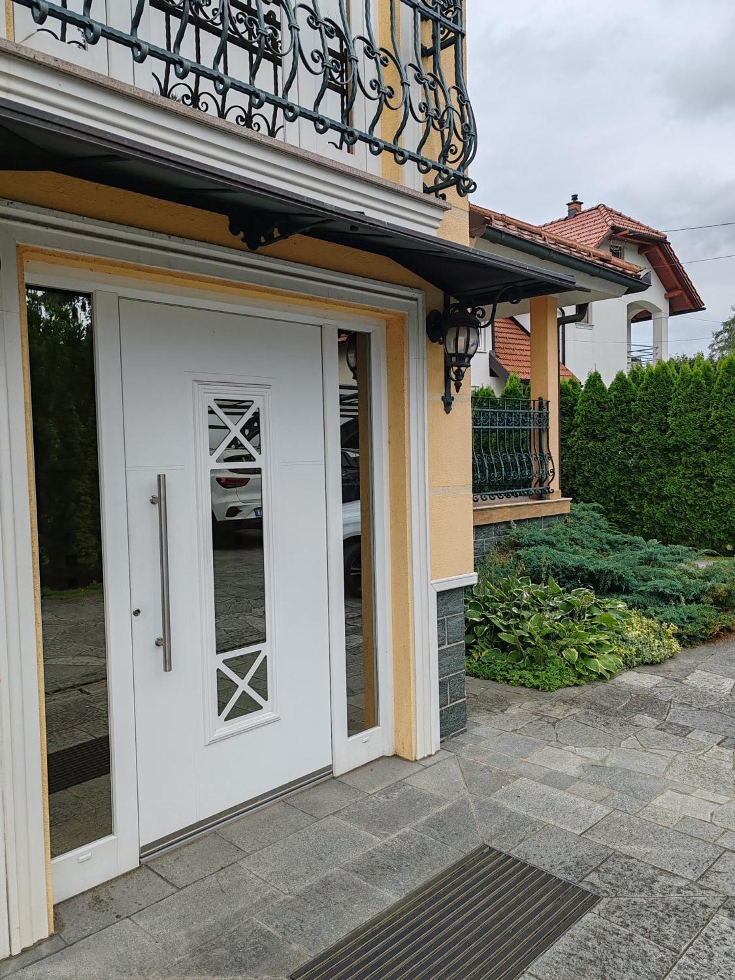 Matt'S Central Place Bled Exterior photo